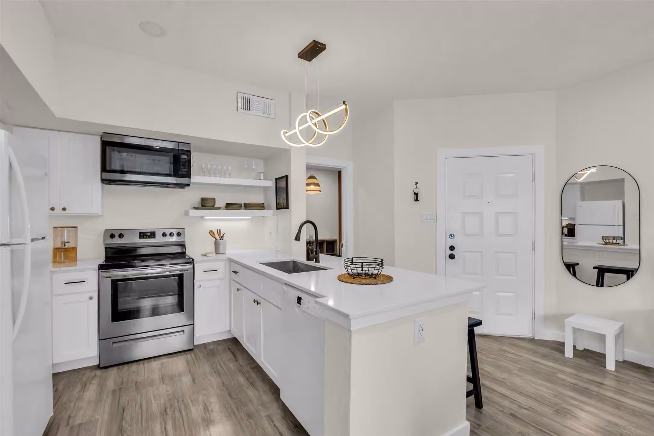 Photo 5 of 10855 Meadowglen Lane 604, Houston, TX 77042