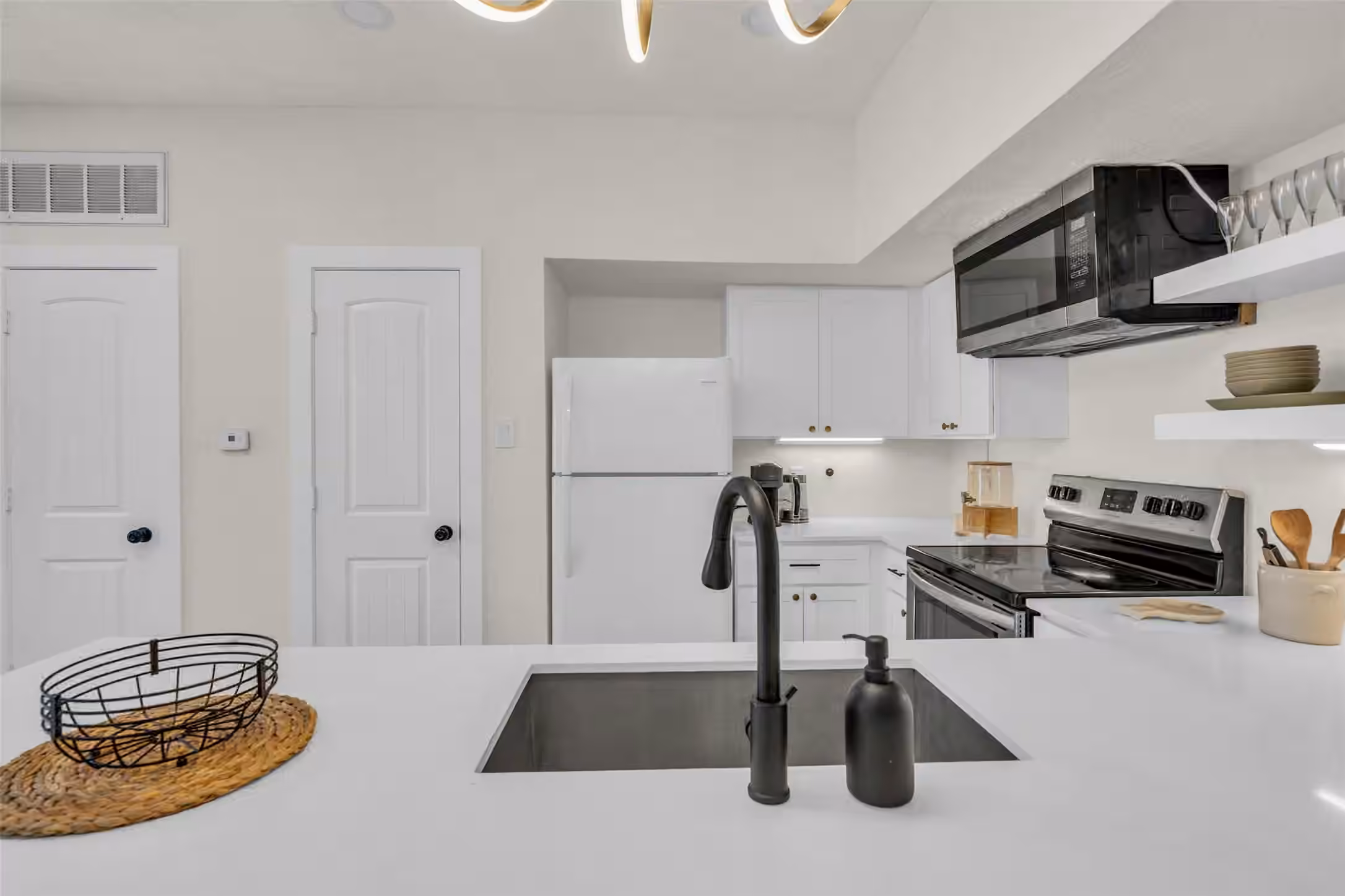 Photo 7 of 10855 Meadowglen Lane 604, Houston, TX 77042