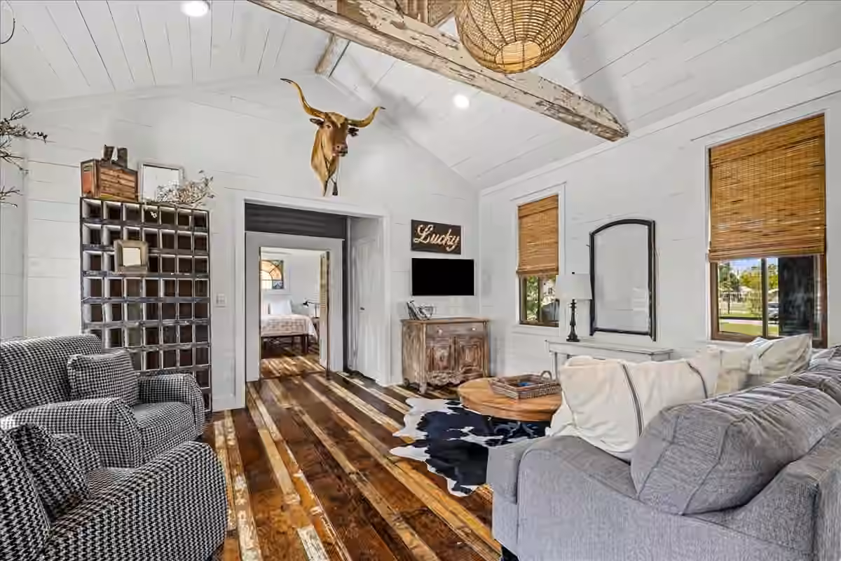 Photo 3 of 108 N Scott Street, Fayetteville, TX