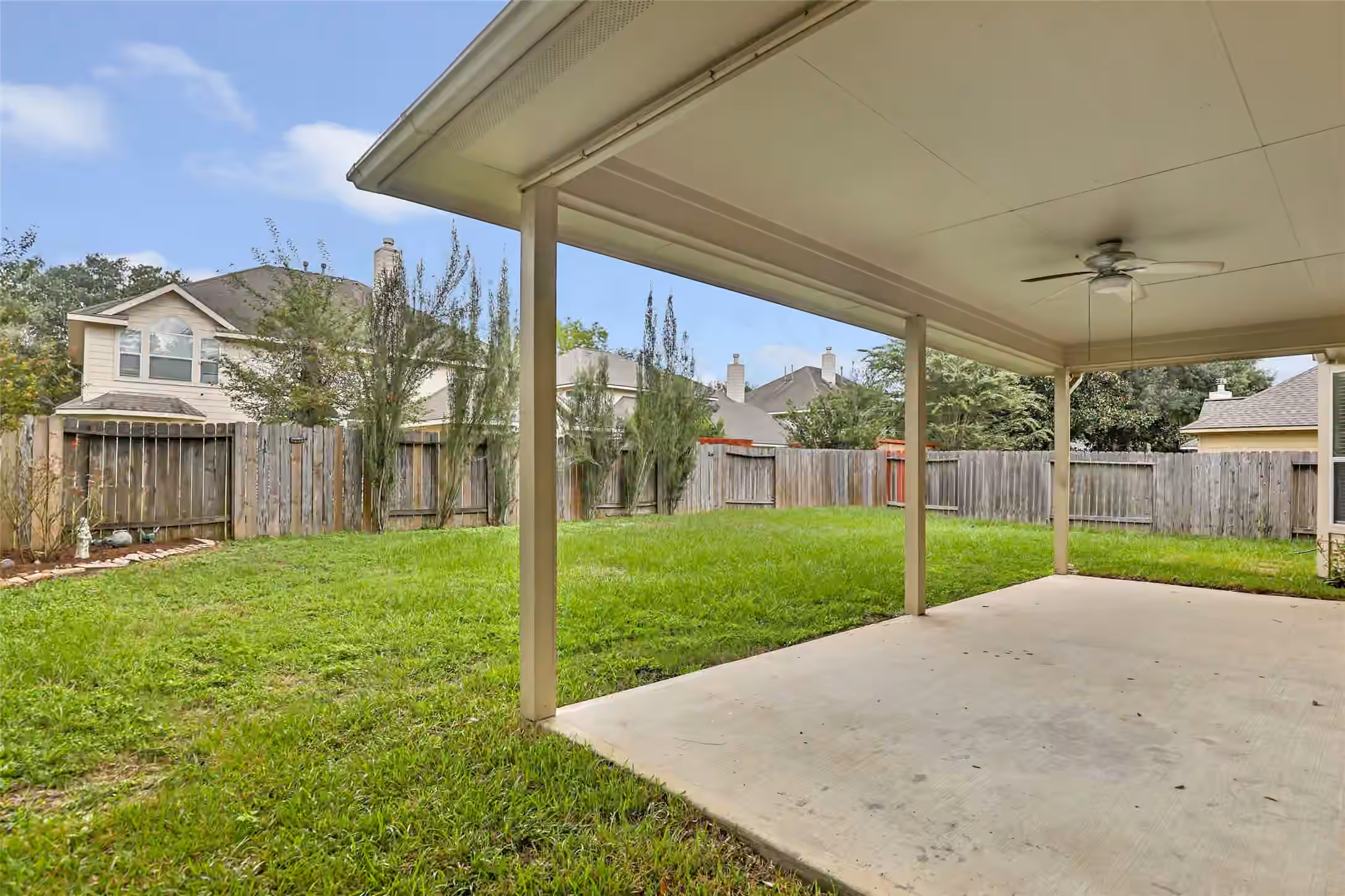 Photo 4 of 26032 Royal Emerald Lane, Kingwood, TX