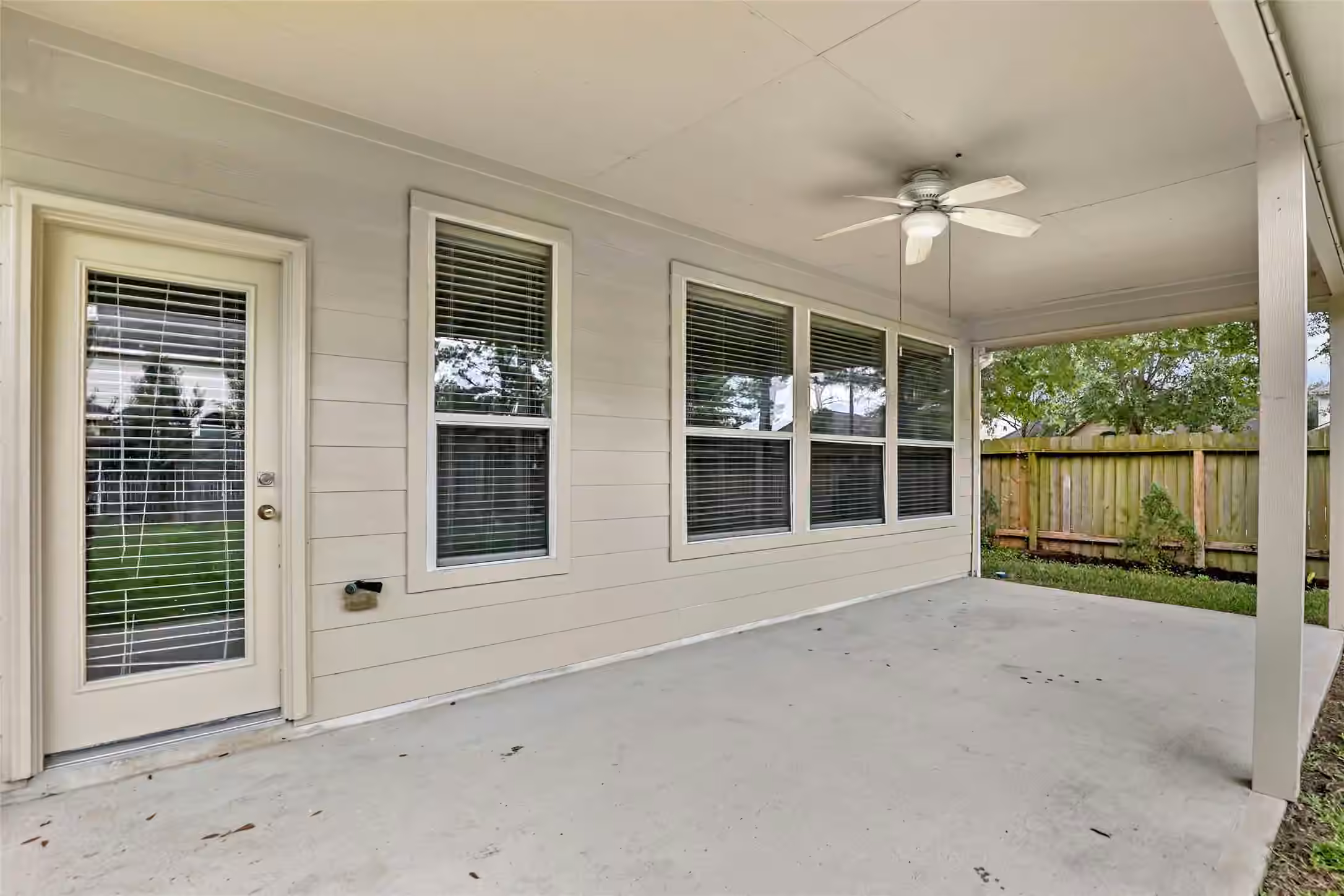 Photo 7 of 26032 Royal Emerald Lane, Kingwood, TX