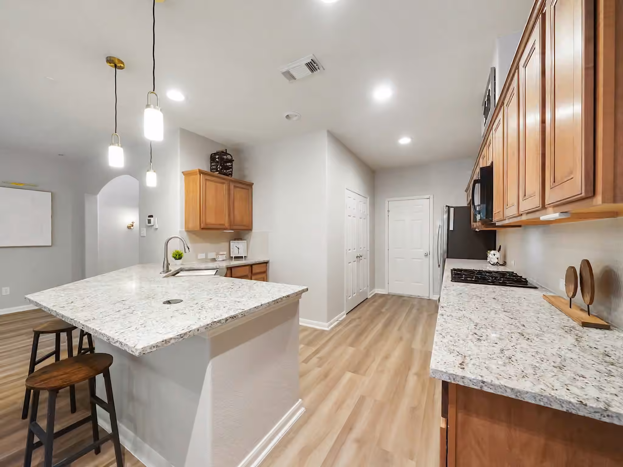 Photo 4 of 17814 Arapaho Hill Lane, Humble, TX 77346