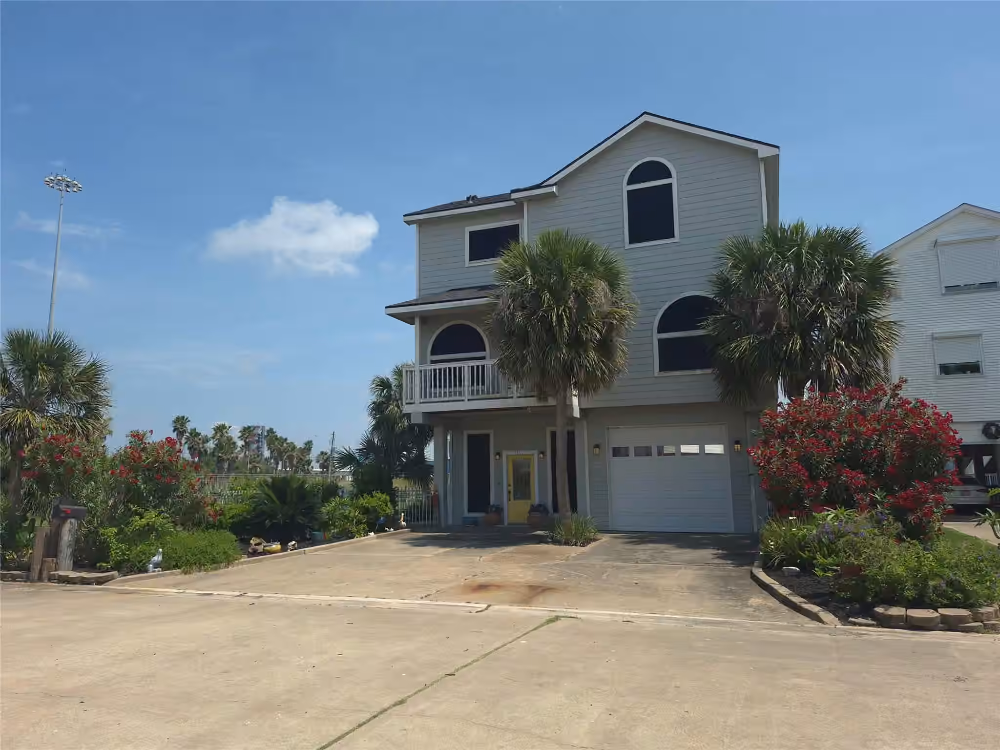 Photo of 111 Kona Drive, Tiki Island, TX 77554