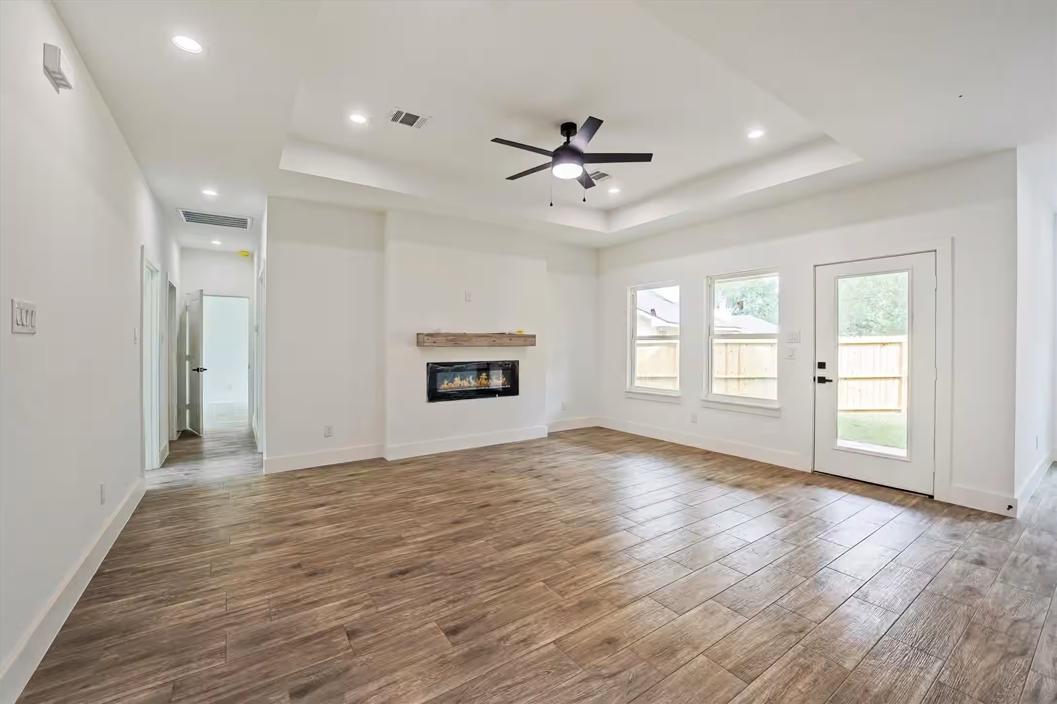 Photo 3 of 10510 Twin Circles Dr, Montgomery, TX