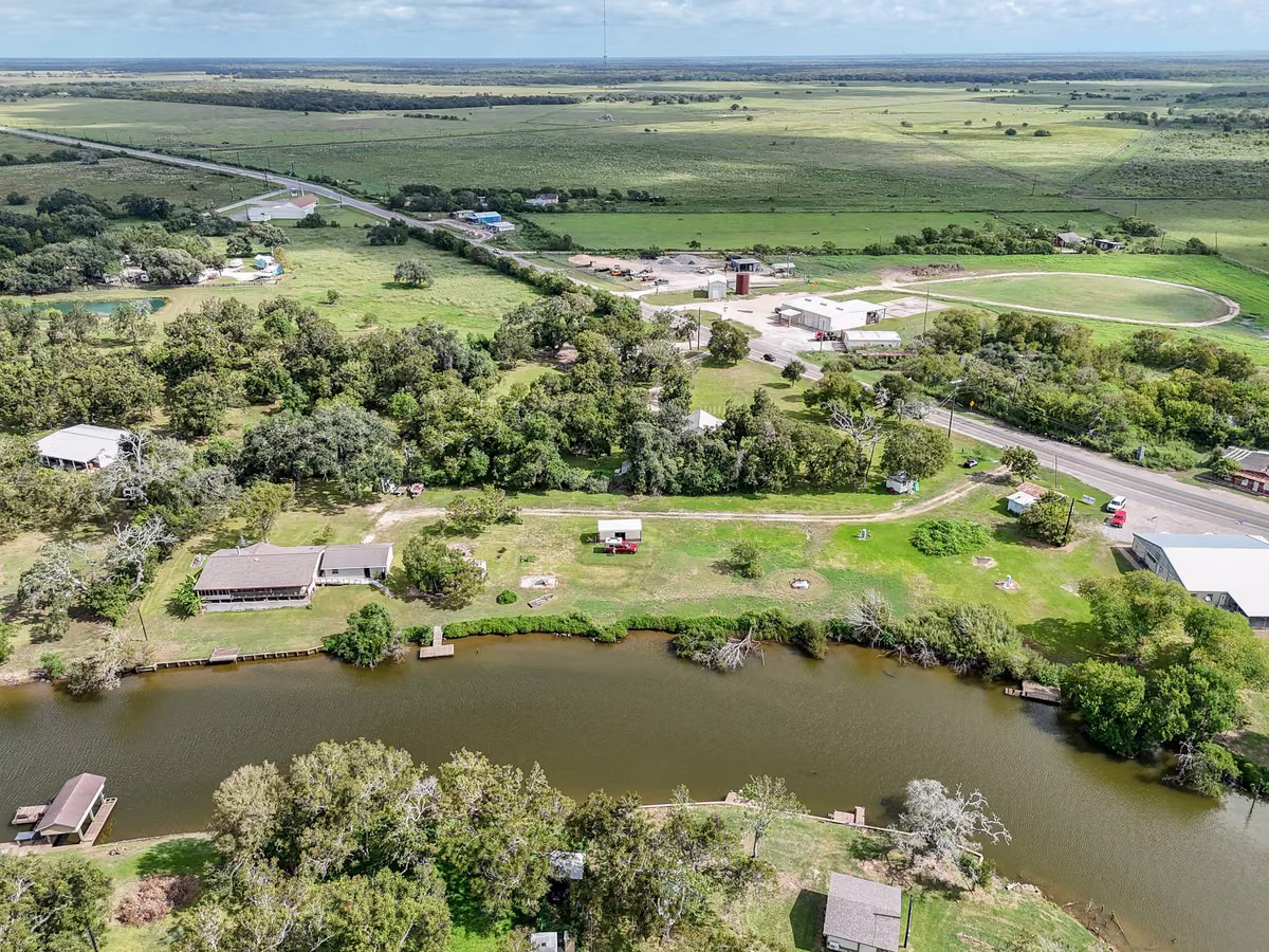 Photo of 107 Private Road 649, Sargent, TX 77414