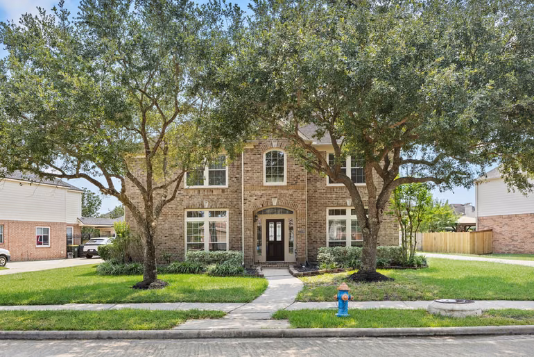 Photo 3 of 2309 Echo Harbor Drive, Pearland, TX