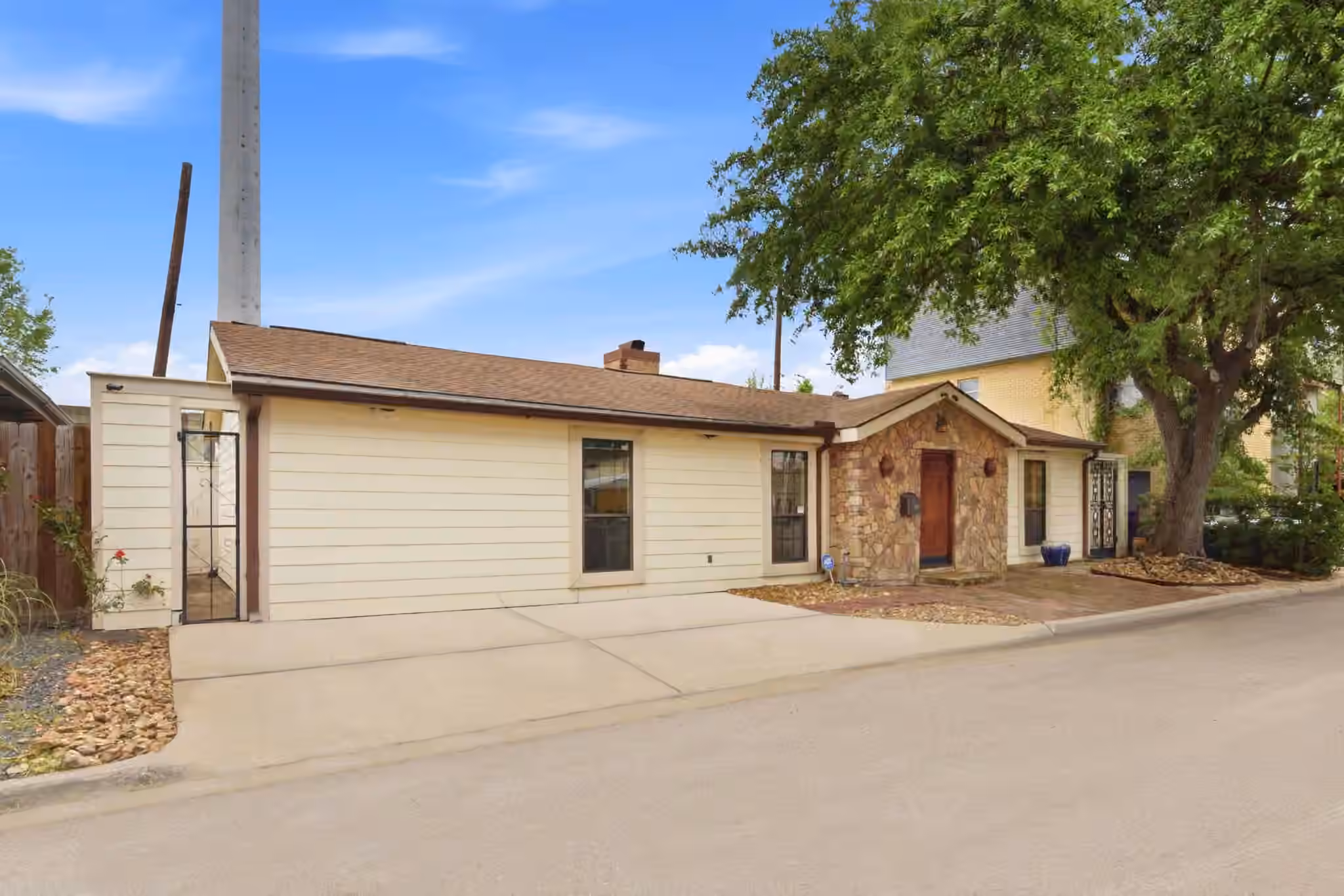 Photo 2 of 1918 Vassar Street, Houston, TX
