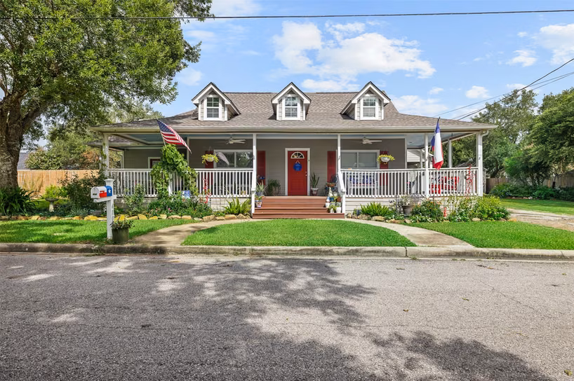 Photo of 410 N Cochran Street, Bellville, TX