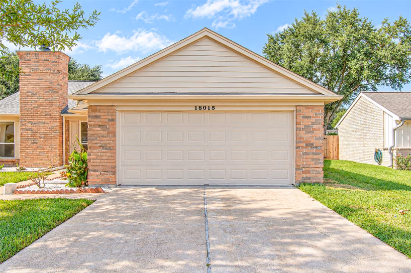 Photo 3 of 18015 Brooknoll Drive, Houston, TX