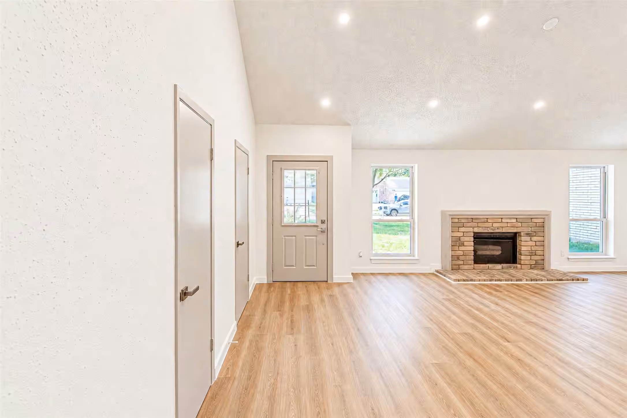Photo 6 of 18015 Brooknoll Drive, Houston, TX
