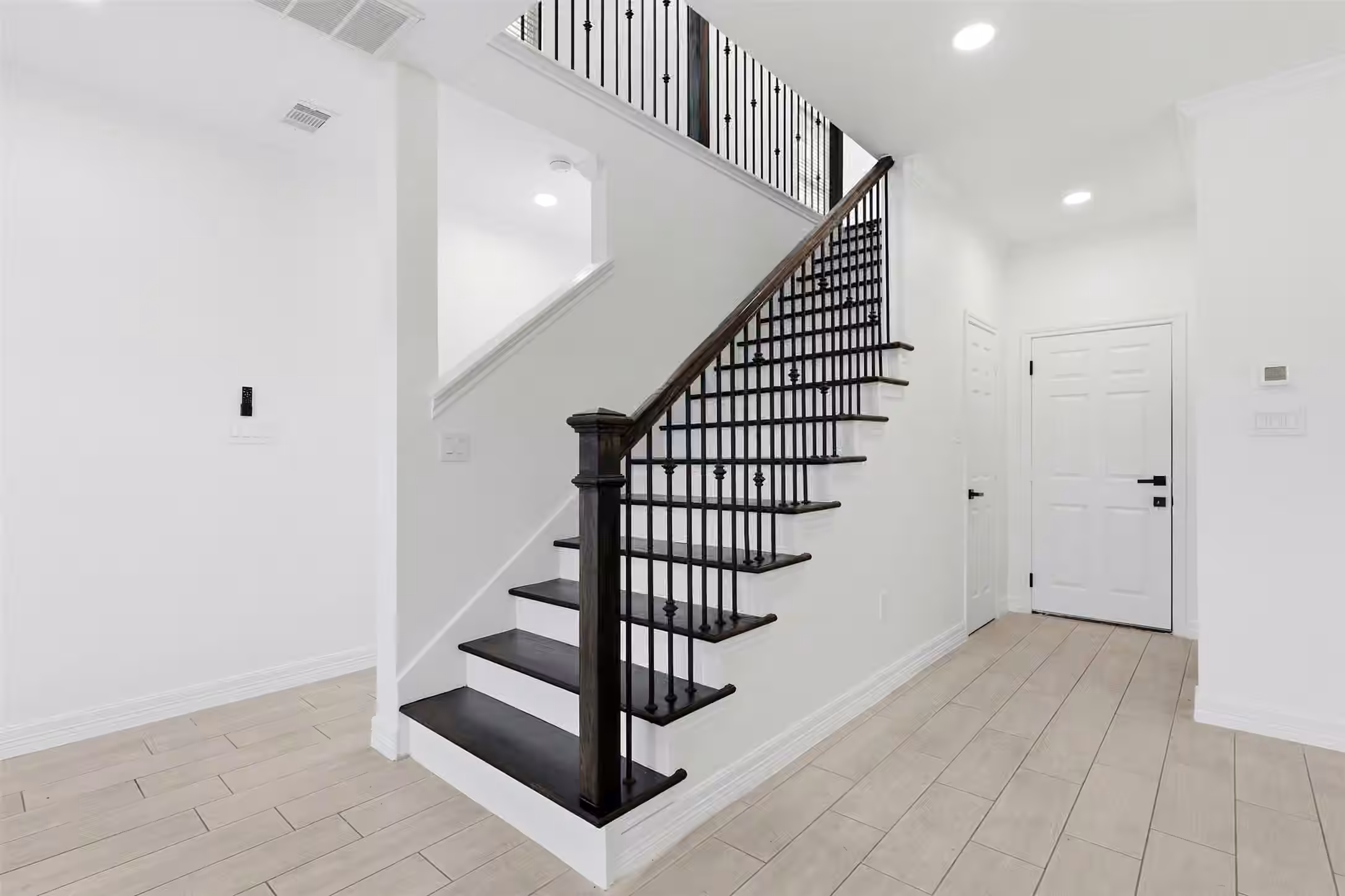 Photo 5 of 6037 S Acres Drive, Houston, TX