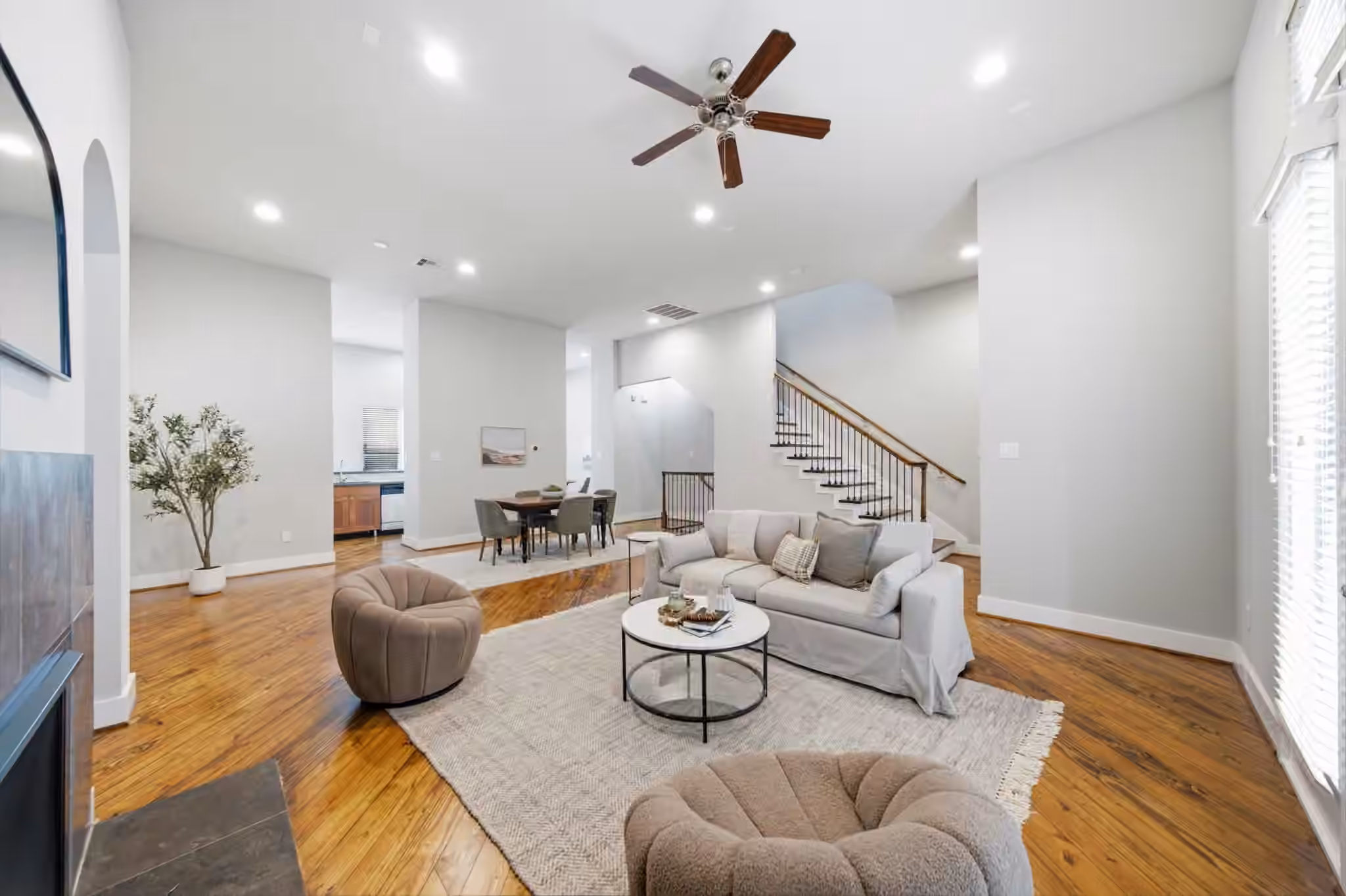 Photo 5 of 1809 Dart Street, Houston, TX