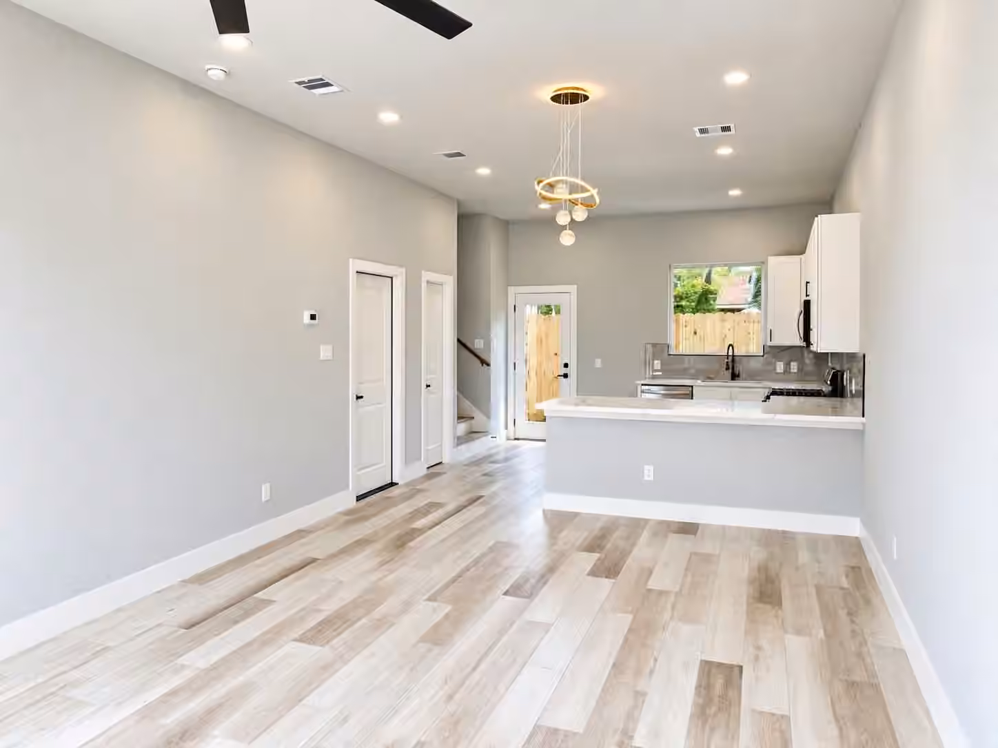 Photo 3 of 8704 Southview Street, Houston, TX 77051