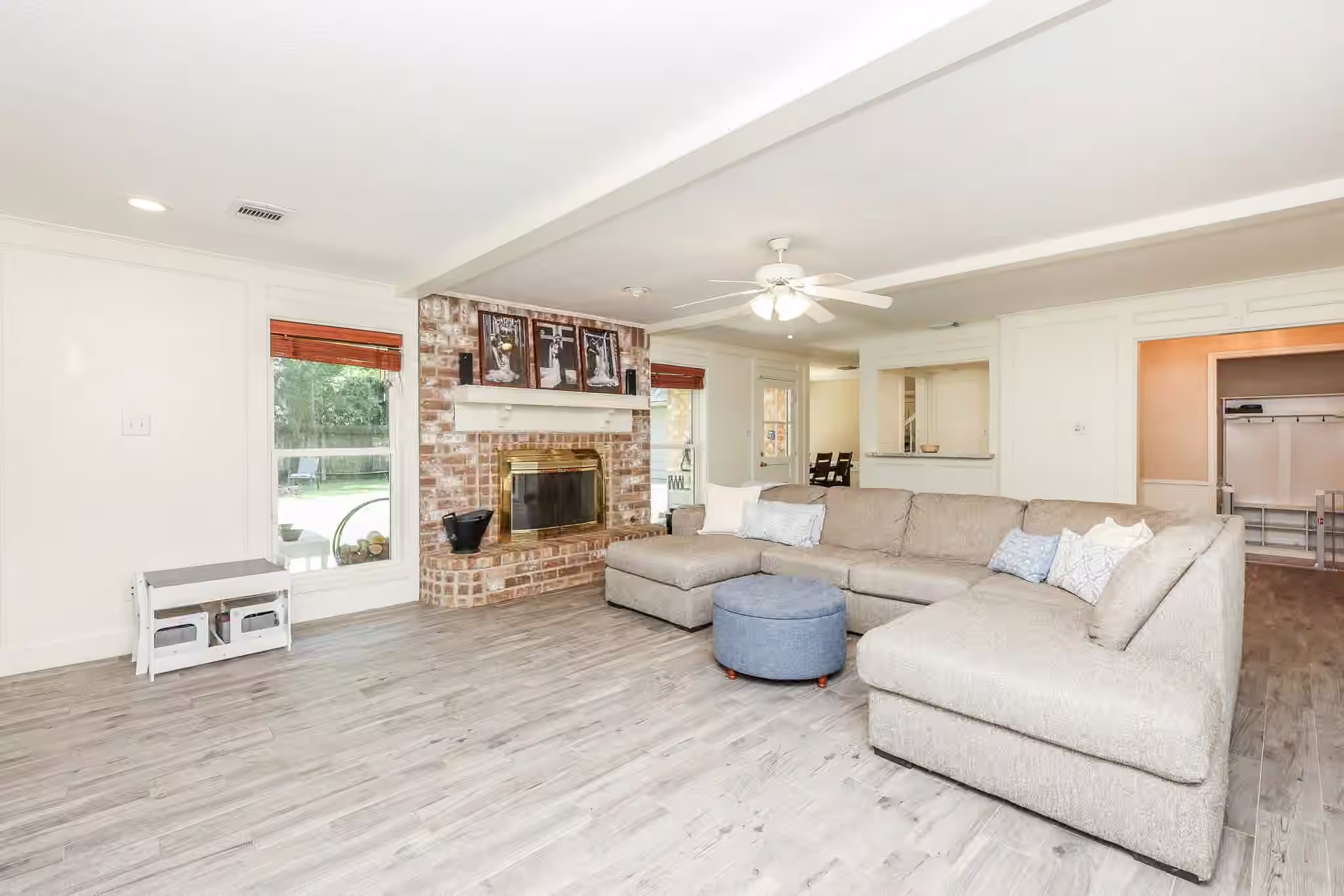 Photo 4 of 13706 Darrington Lane, Houston, TX
