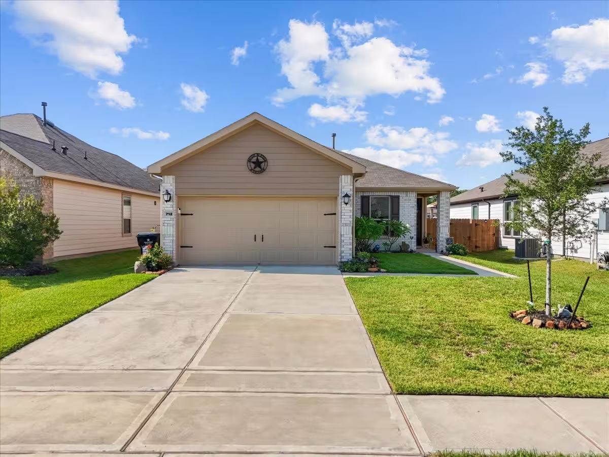 Photo of 712 Allana Lane, Alvin, TX