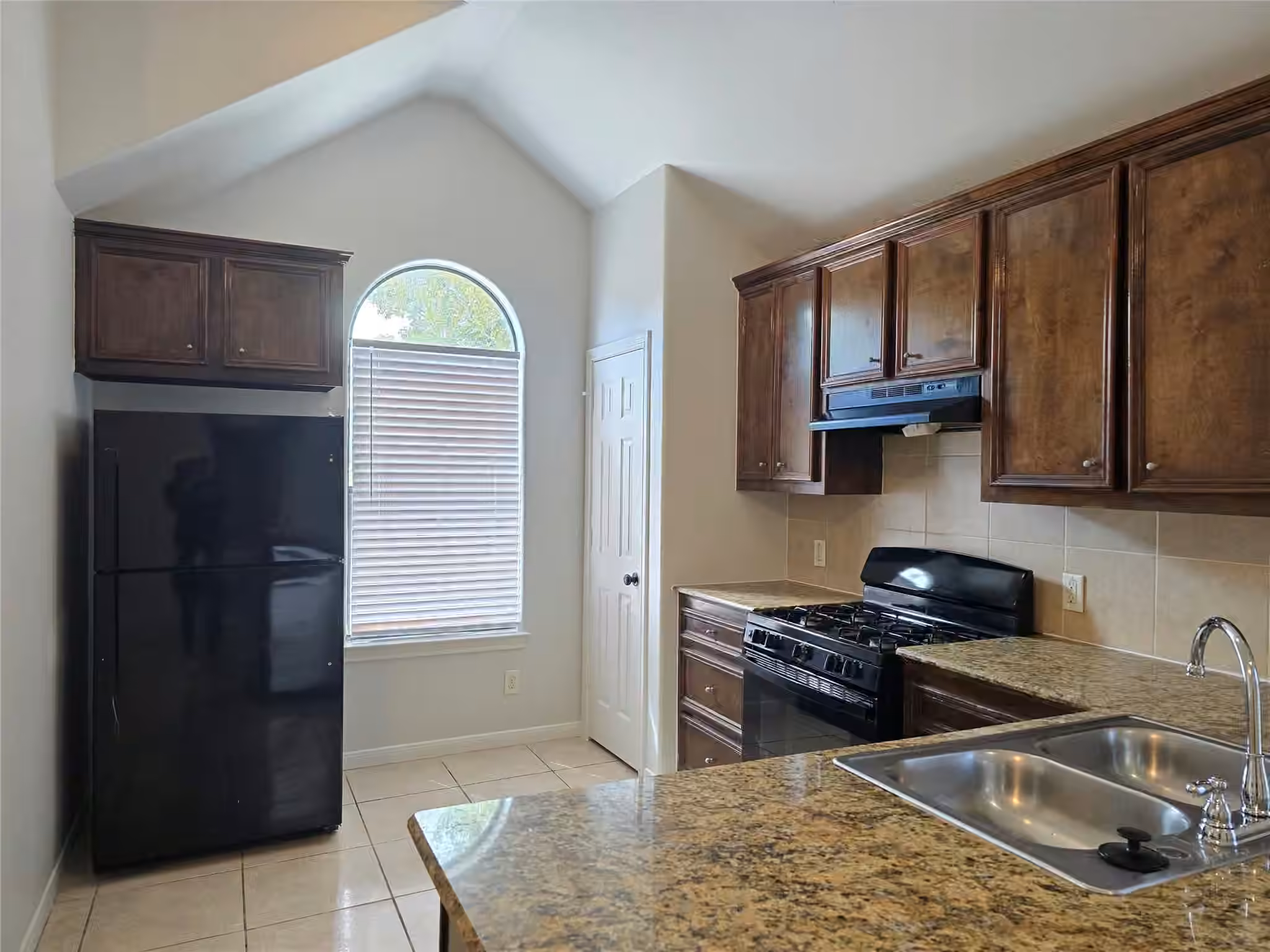 Photo 4 of 4405 Brinkley Street, Houston, TX