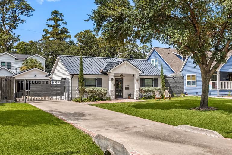 Photo 2 of 1054 Gardenia Drive, Houston, TX
