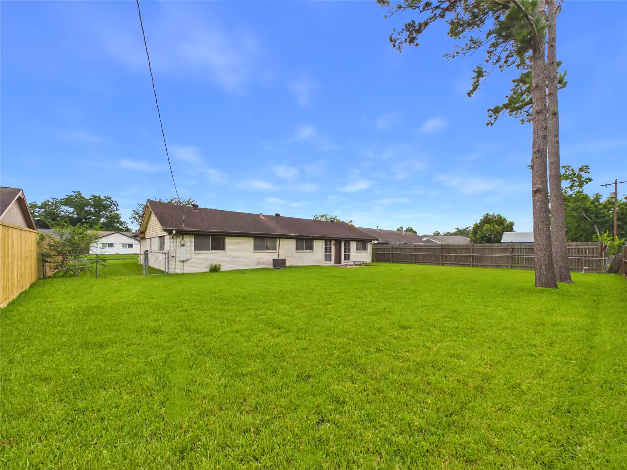 Photo 4 of 1909 Tracy Lynn Lane, Alvin, TX