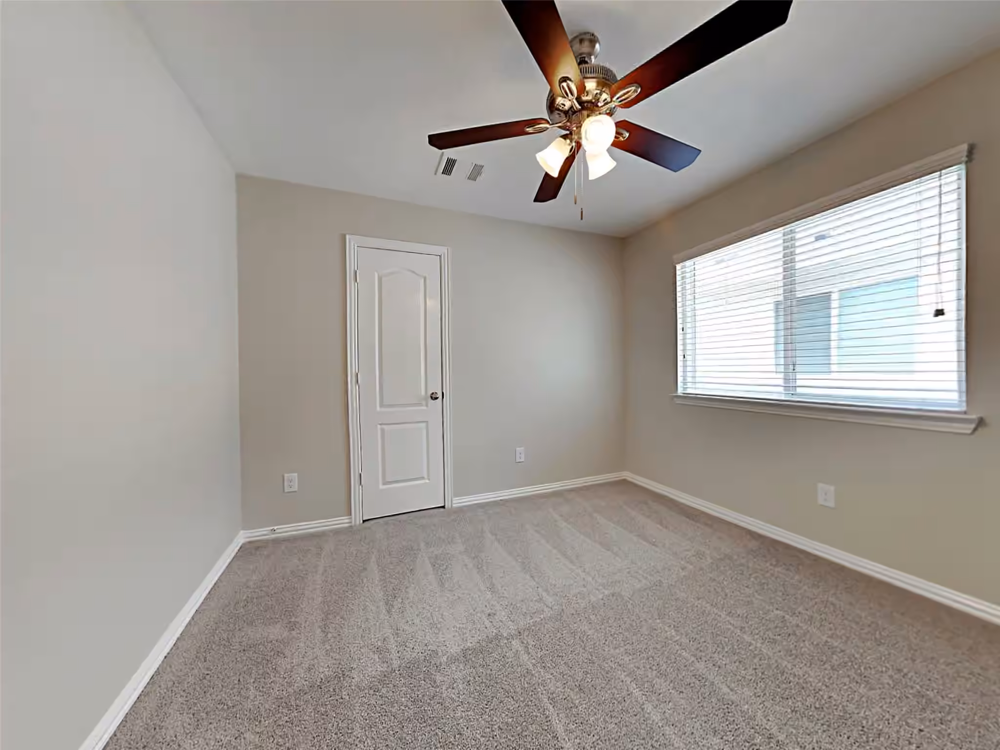 Photo 4 of 5202 Dauntless Drive, Houston, TX