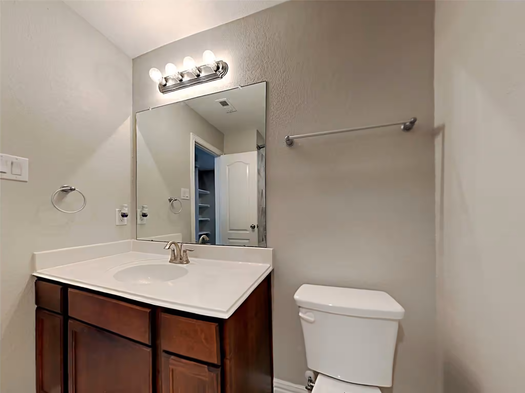 Photo 5 of 5202 Dauntless Drive, Houston, TX