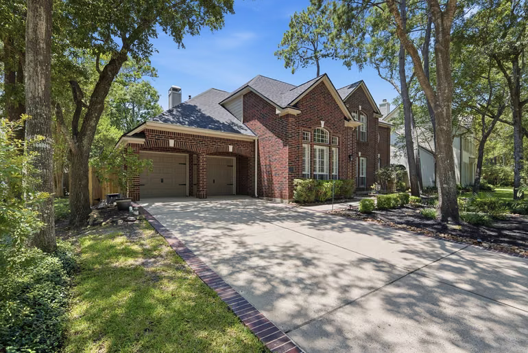 Photo 2 of 67 Driftoak Circle, The Woodlands, TX