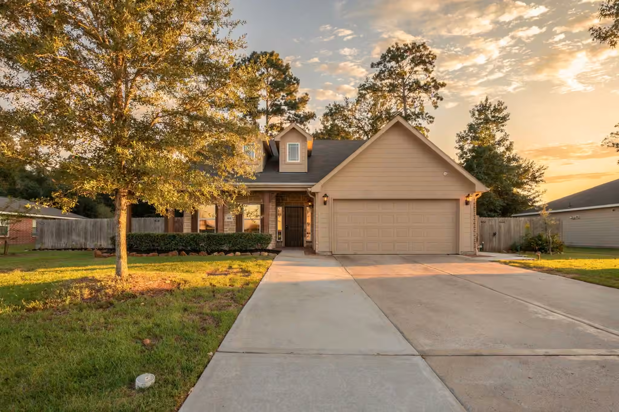 Photo of 604 Foxmeadow Lane, Cleveland, TX 77327