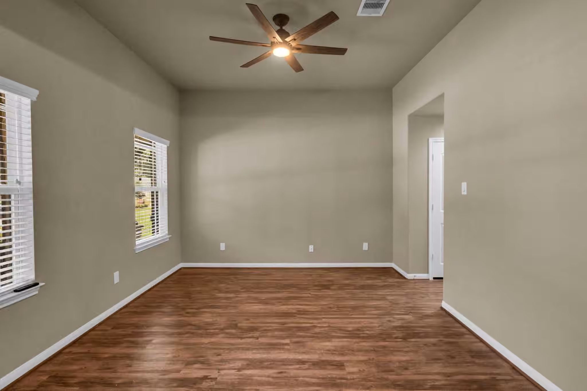 Photo 6 of 604 Foxmeadow Lane, Cleveland, TX 77327