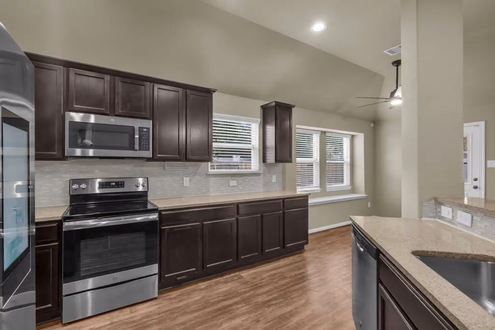 Photo 7 of 604 Foxmeadow Lane, Cleveland, TX 77327