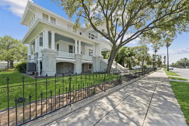 Photo of 1703 Broadway Street, Galveston, TX 77550