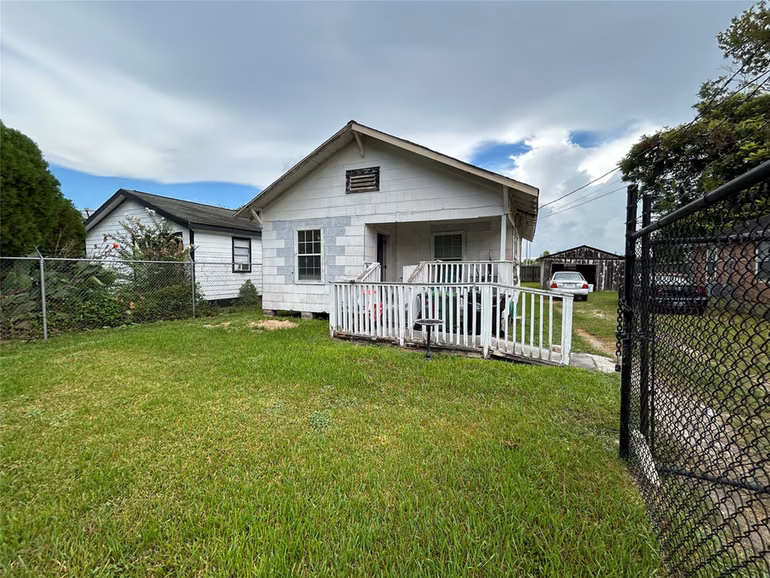 Photo of 10612 Exeter St, Houston, TX 77093