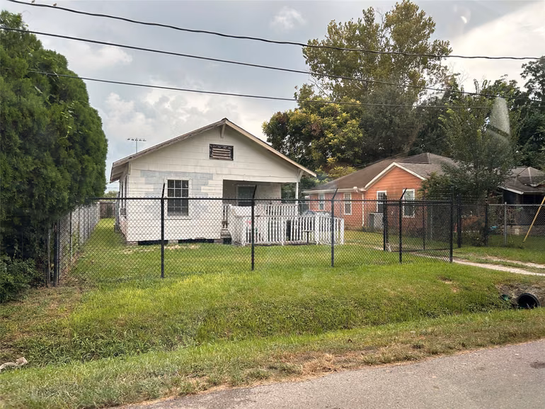 Photo 7 of 10612 Exeter St, Houston, TX 77093