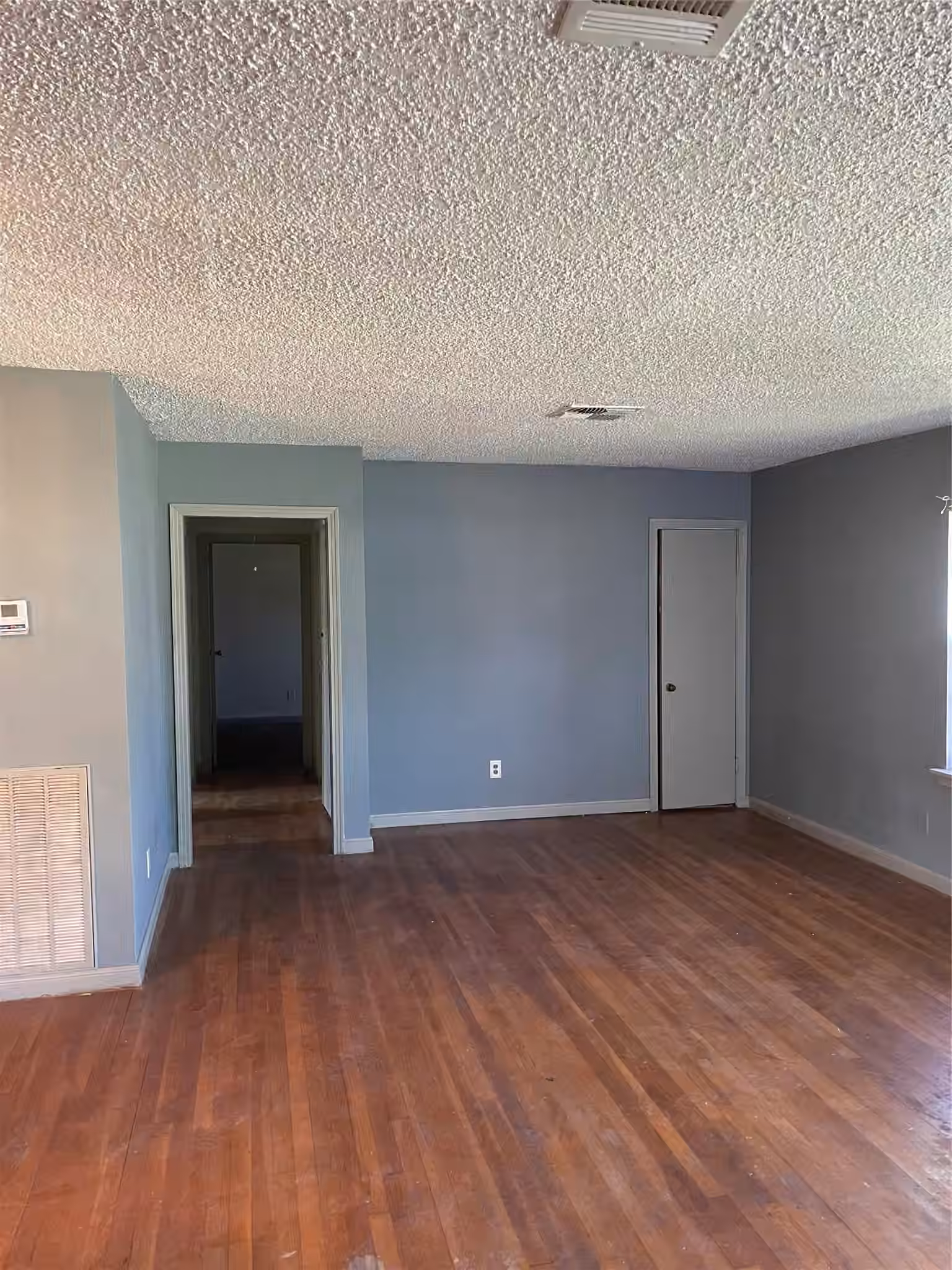 Photo 4 of 6627 Eastwood Street, Houston, TX
