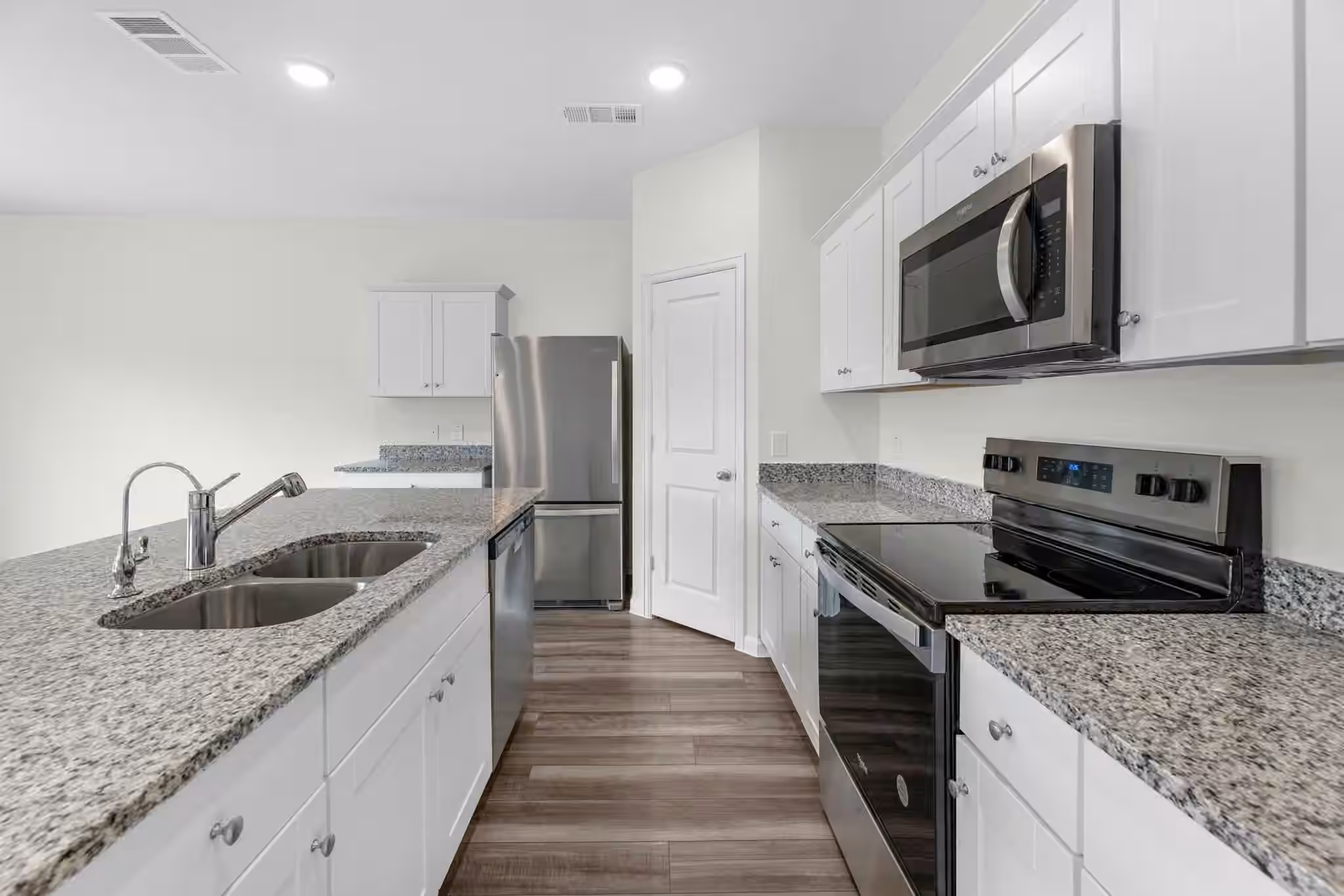 Photo 3 of 5878 Mercer Street, Conroe, TX