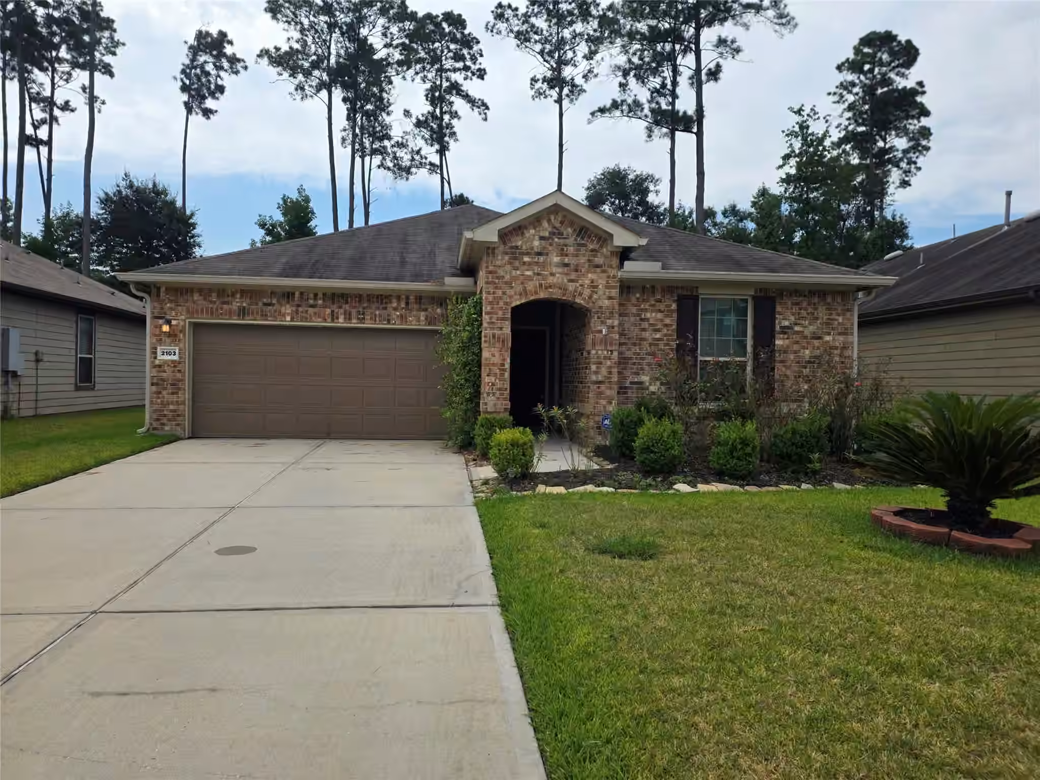 Photo 2 of 2103 Lost Timbers Drive, Conroe, TX