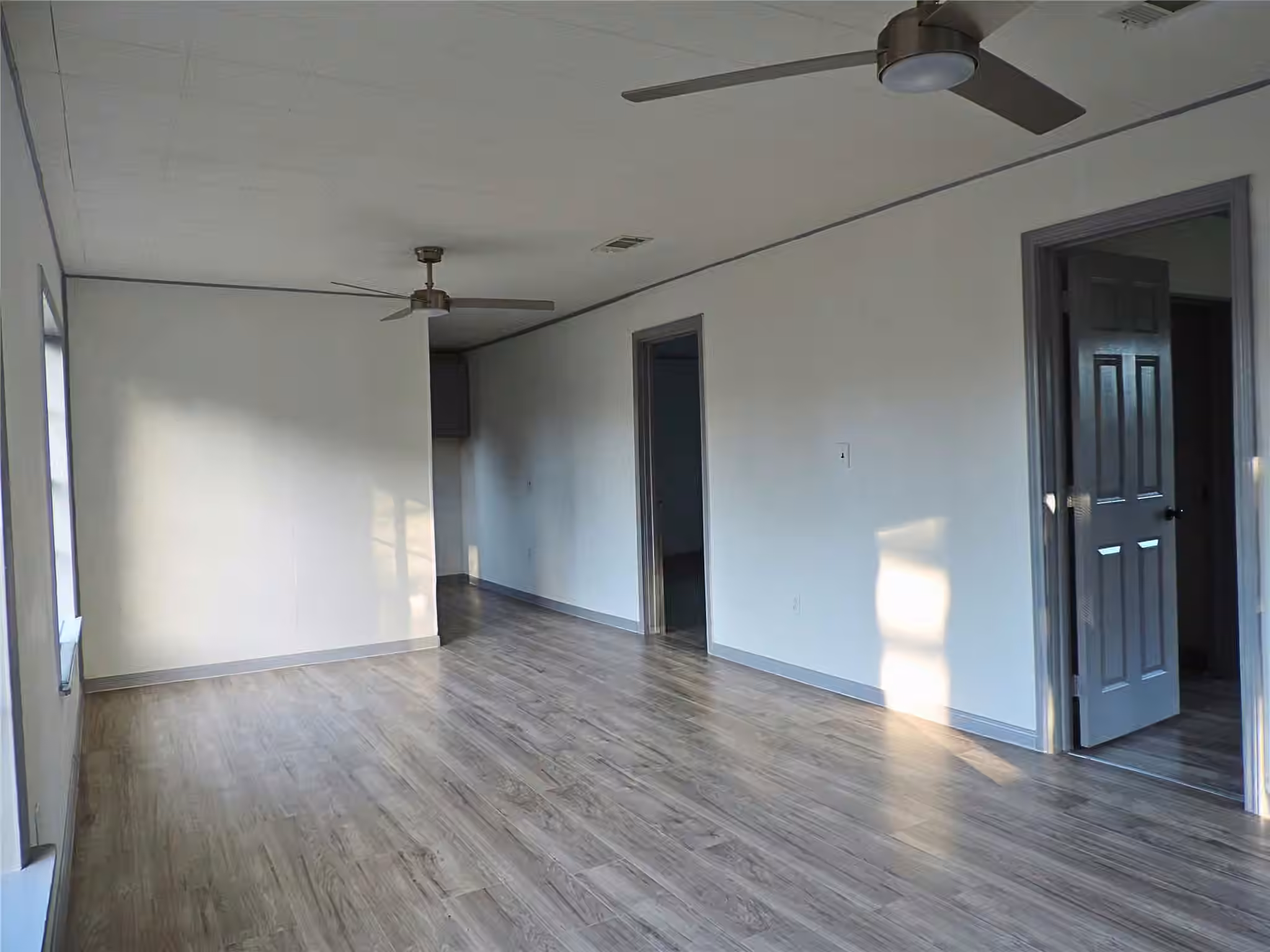 Photo 4 of 127 S Fenner Avenue, Cleveland, TX