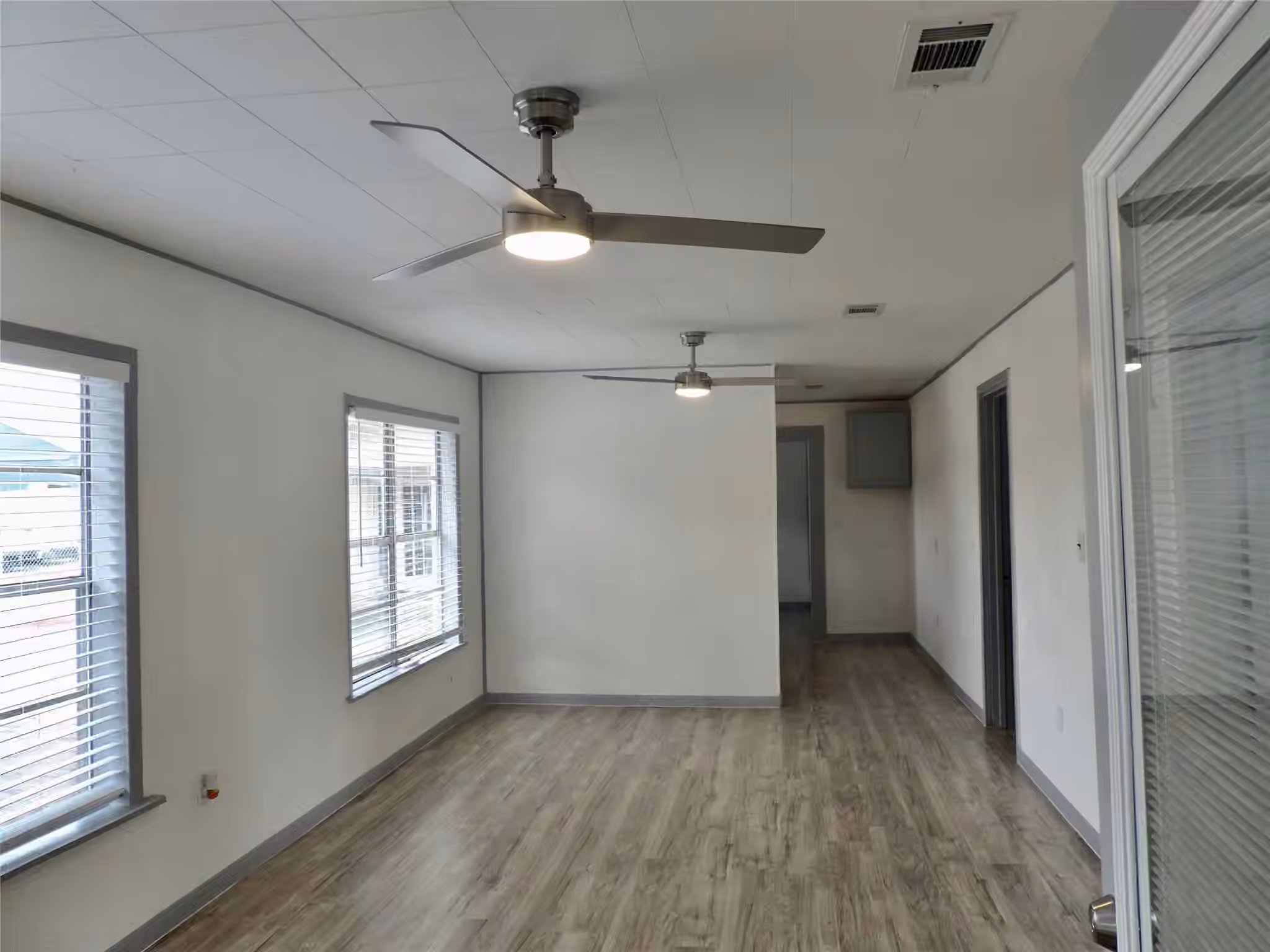 Photo 5 of 127 S Fenner Avenue, Cleveland, TX