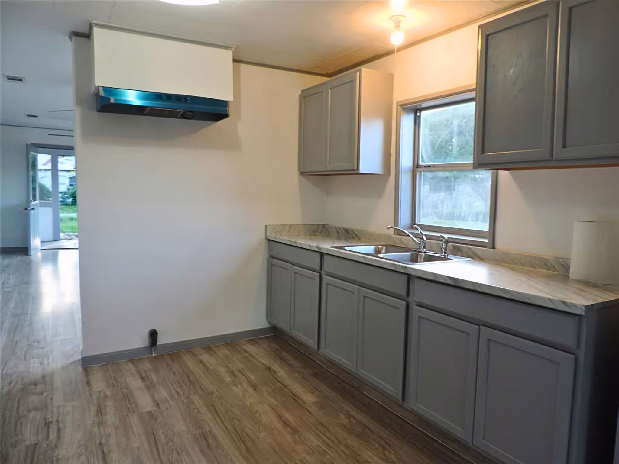 Photo 6 of 127 S Fenner Avenue, Cleveland, TX