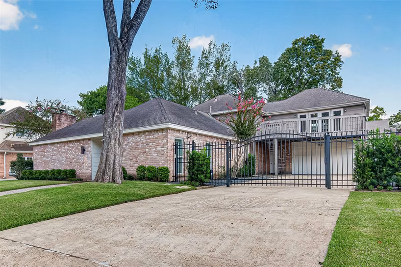 Photo 2 of 1122 Daria Drive, Houston, TX