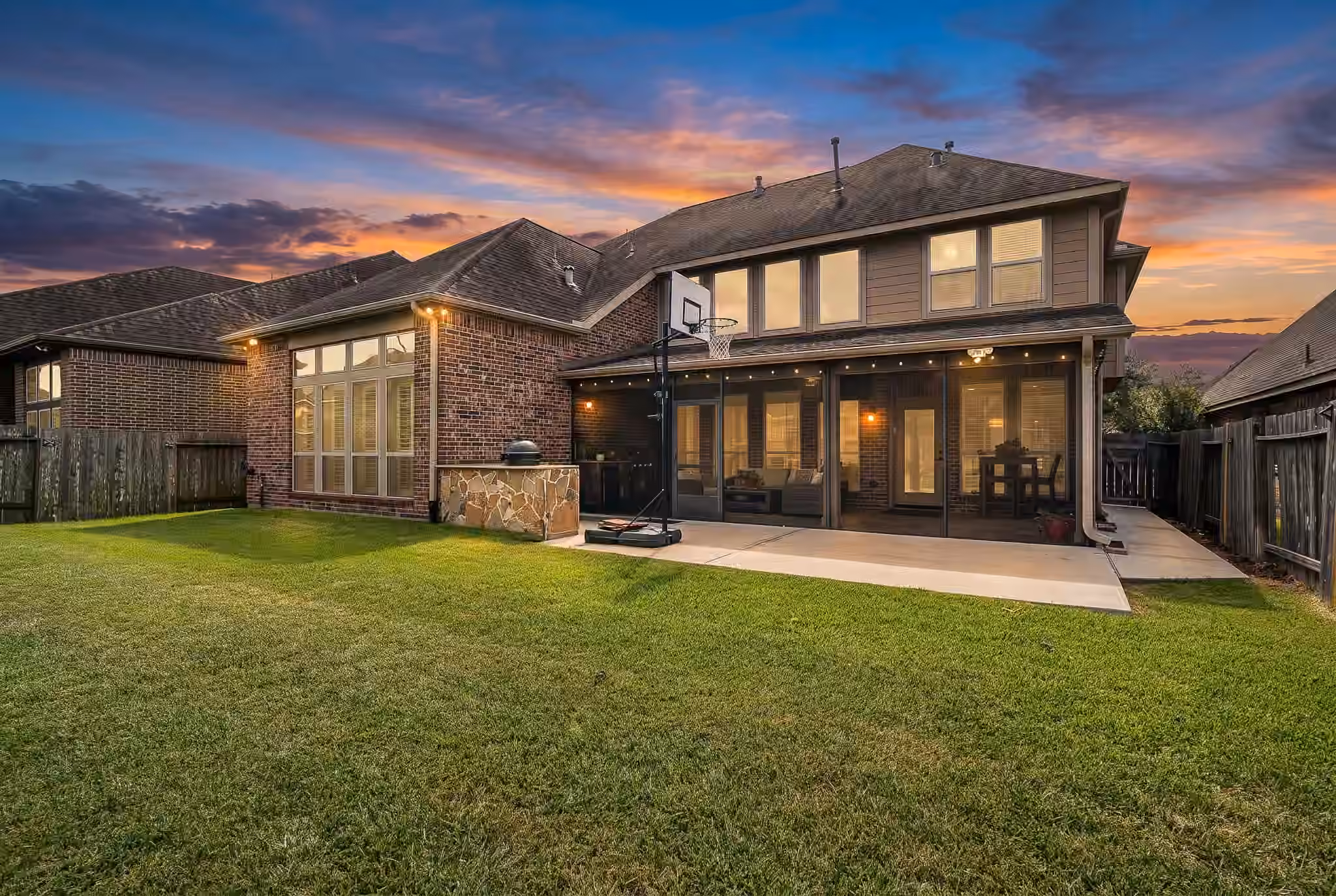 Photo 2 of 3007 Inglewood Lane, Pearland, TX