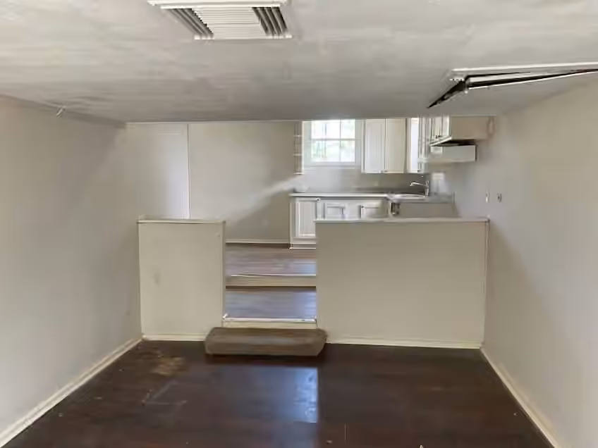 Photo 3 of 621 W 7th Street, Freeport, TX