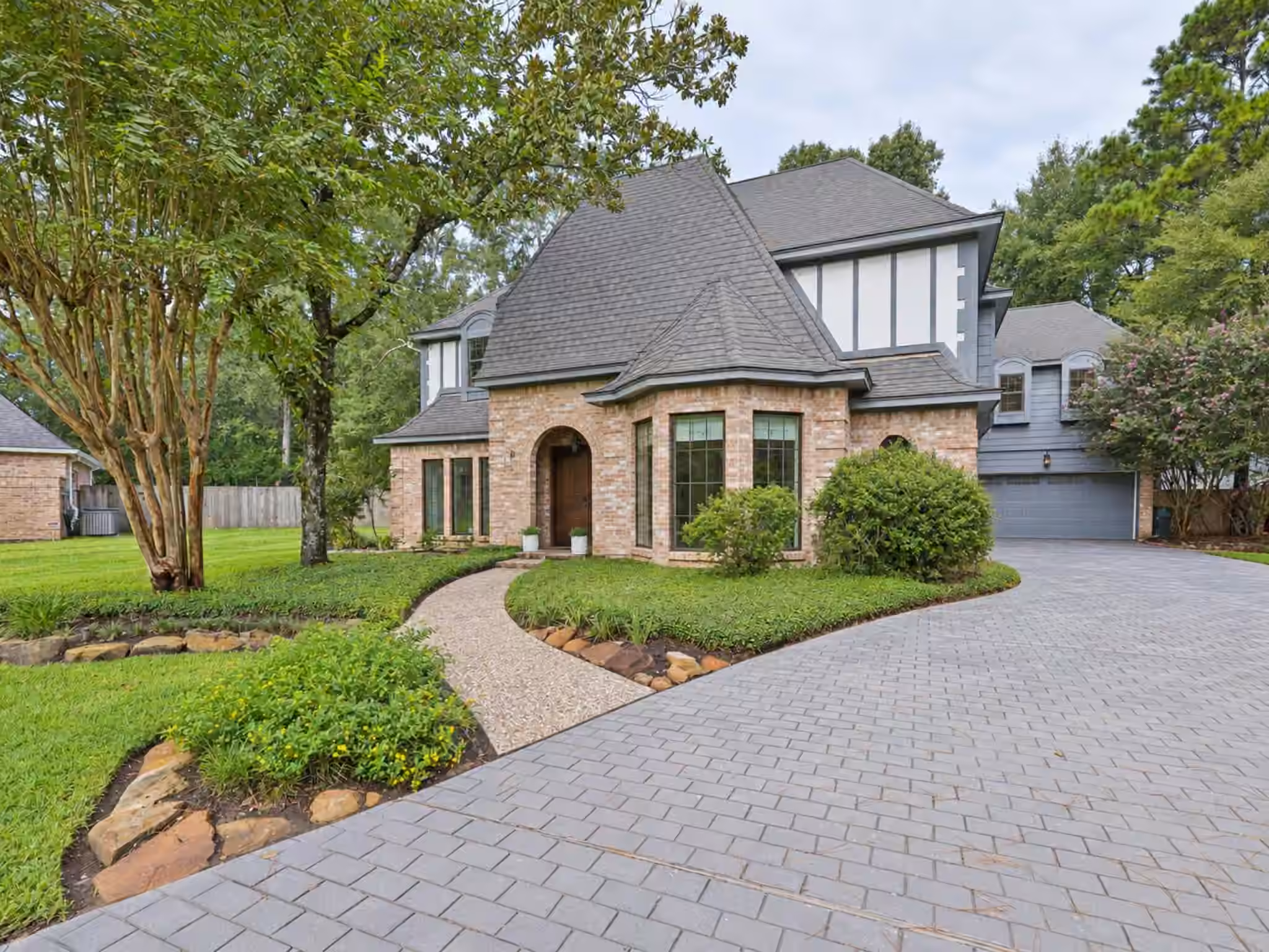 Photo 2 of 28 Mellow Leaf Court, The Woodlands, TX