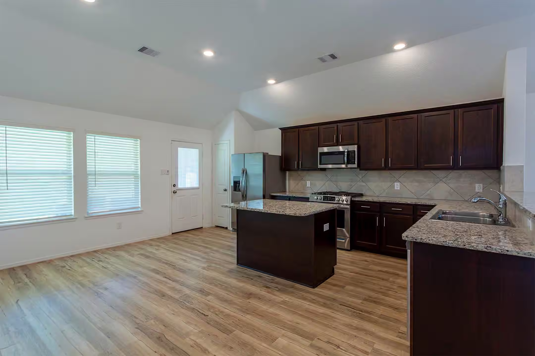 Photo 2 of 6005 Heritage Creek Lane, Conroe, TX