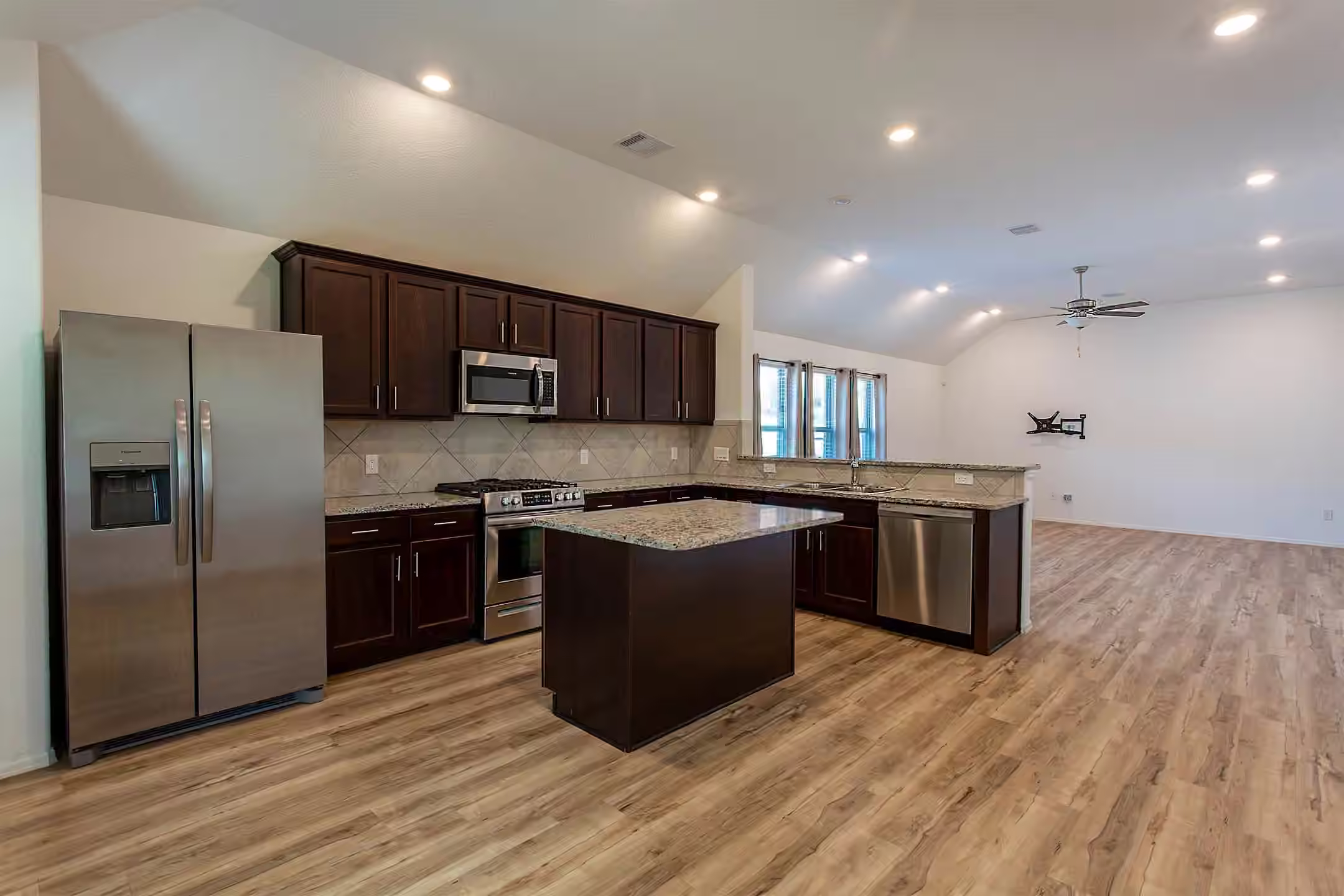 Photo 3 of 6005 Heritage Creek Lane, Conroe, TX