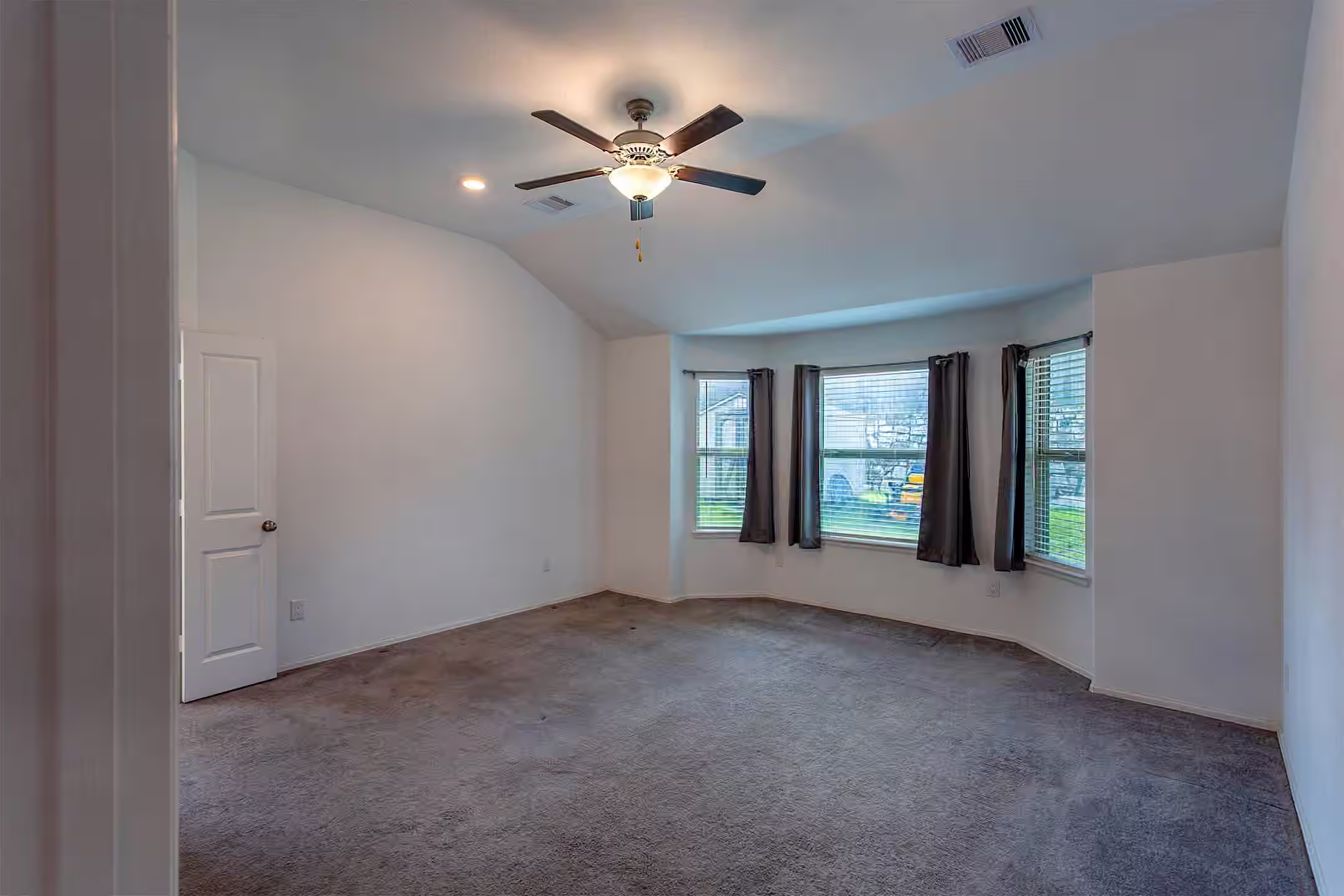 Photo 5 of 6005 Heritage Creek Lane, Conroe, TX