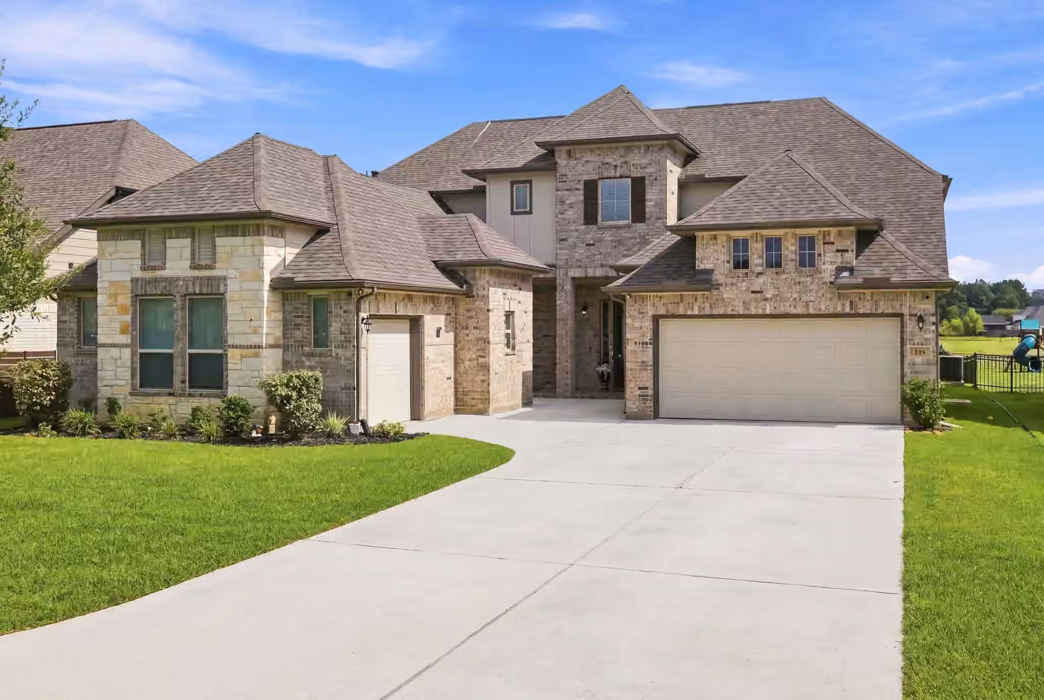 Photo of 225 Peninsula Point Drive, Montgomery, TX 77356