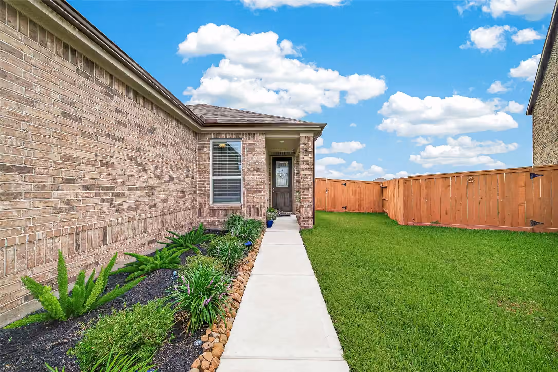 Photo 4 of 8135 Coco Bluff Drive, Cypress, TX