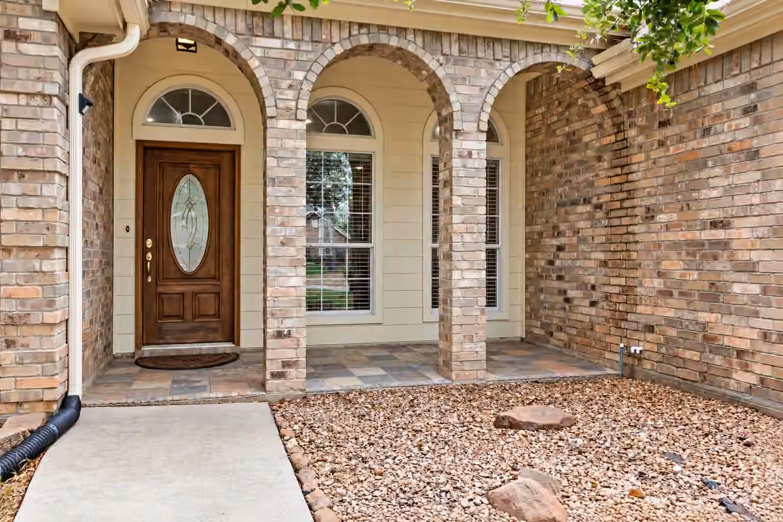 Photo 4 of 15690 Corinthian Way, Willis, TX