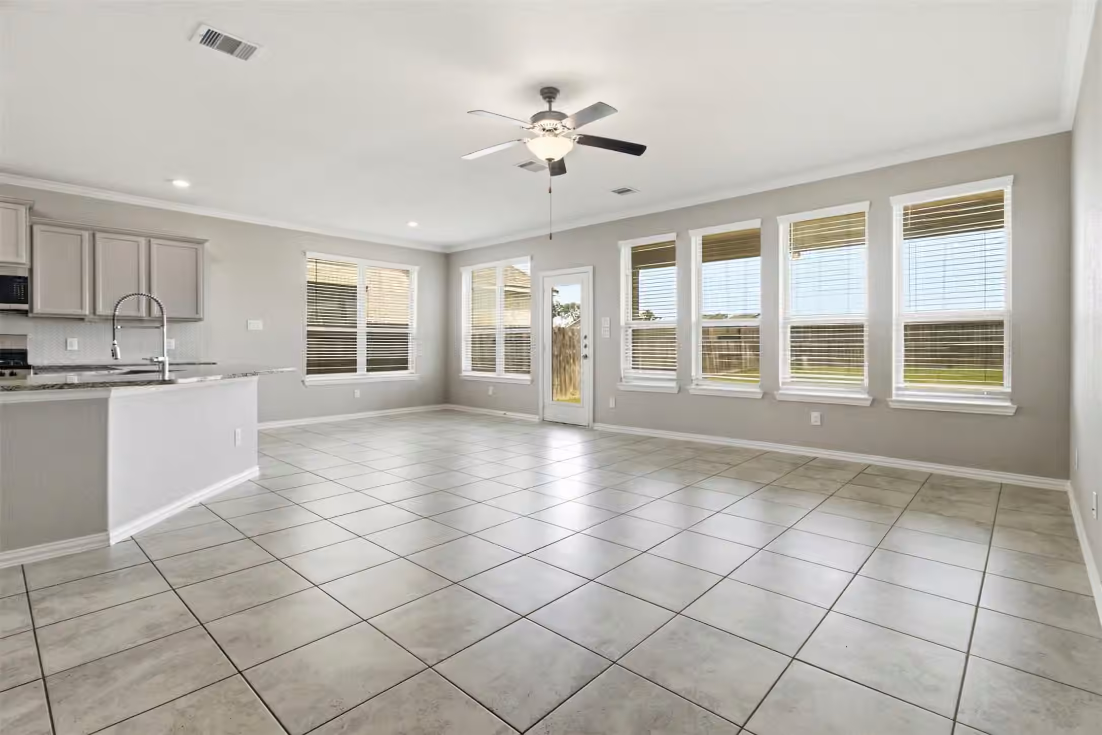 Photo 6 of 8802 Morning Glow Drive, Missouri City, TX