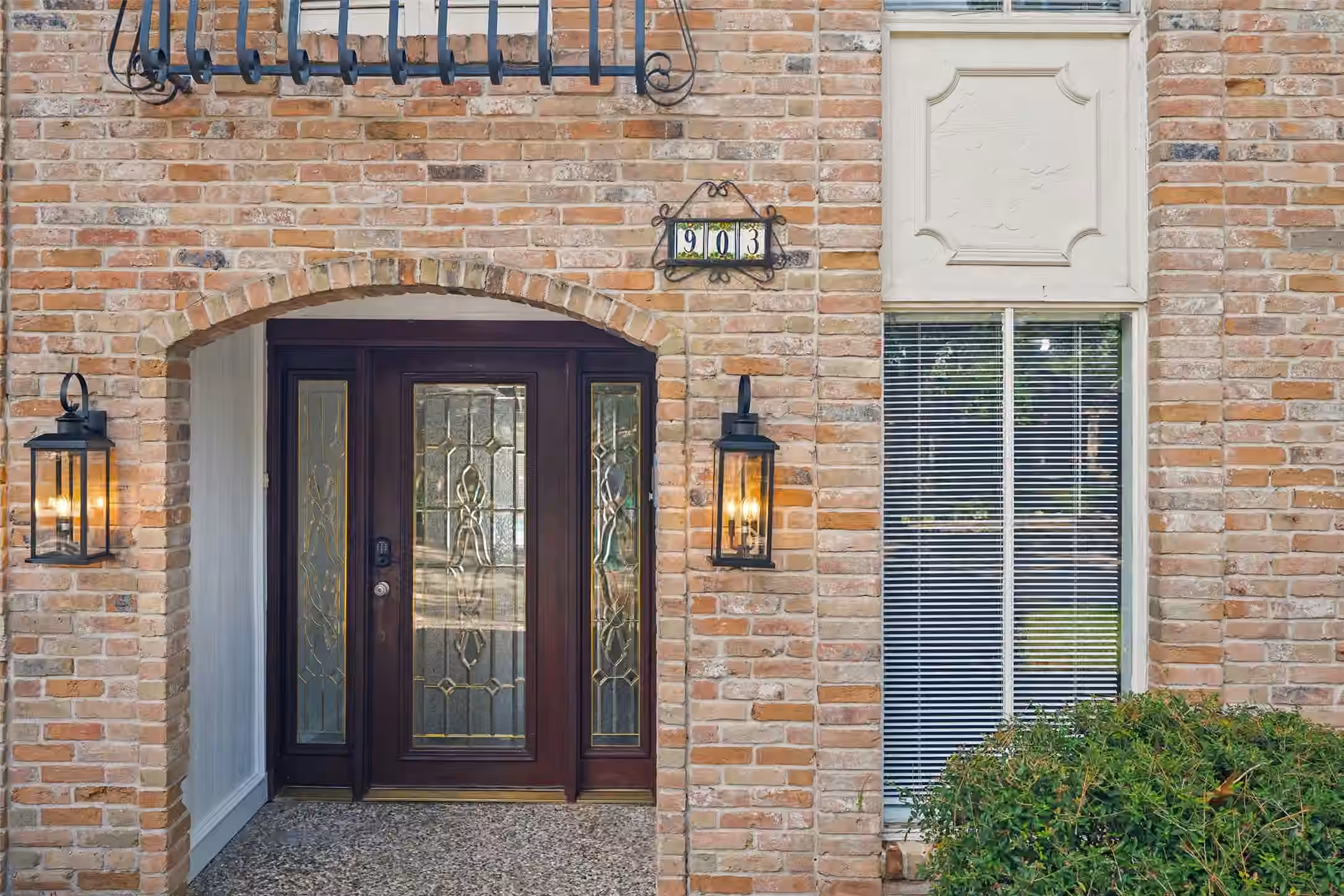 Photo 3 of 903 Crossroads Drive, Houston, TX