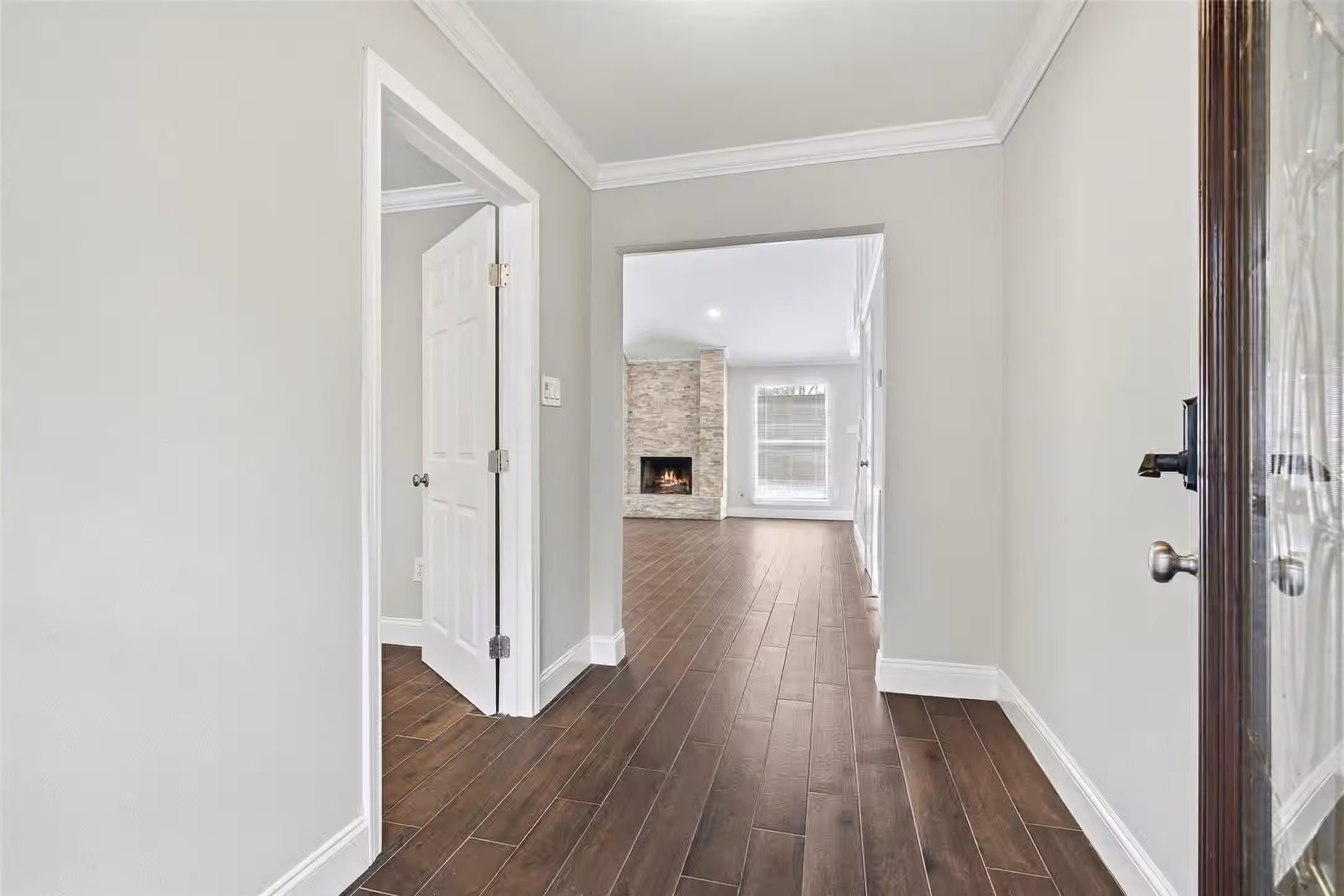 Photo 4 of 903 Crossroads Drive, Houston, TX